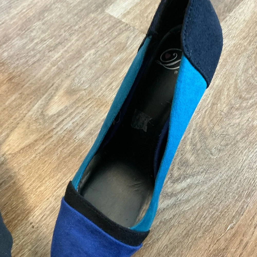 Elegant Blue and Black High Heels - Picture 6 of 7